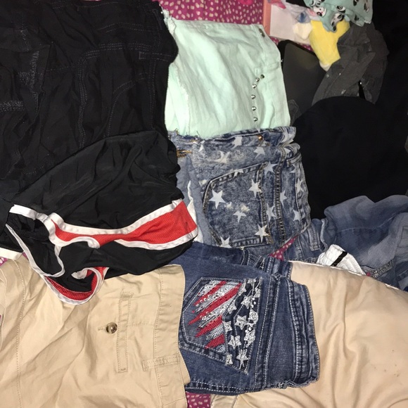 LOT CLOTHES - Picture 2 of 8